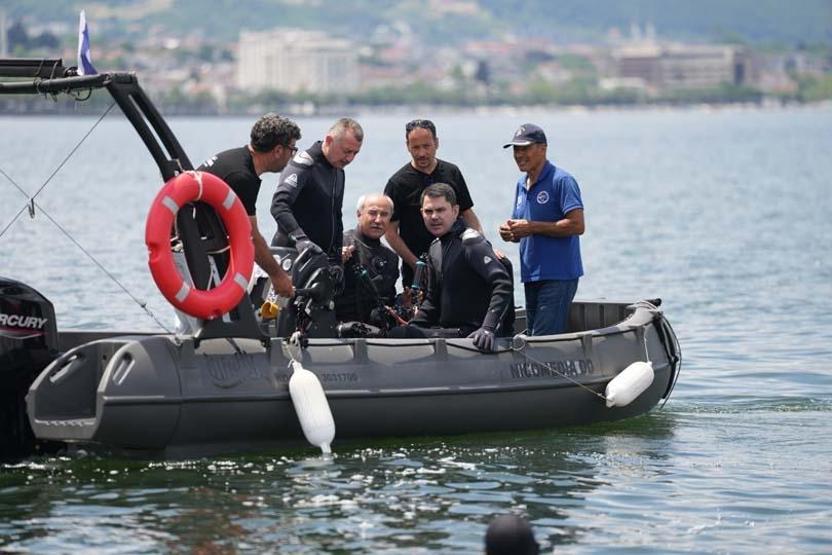 Bakan Murat Kurum İzmit Körfezine daldı... Temizlenen bölgede kontrol