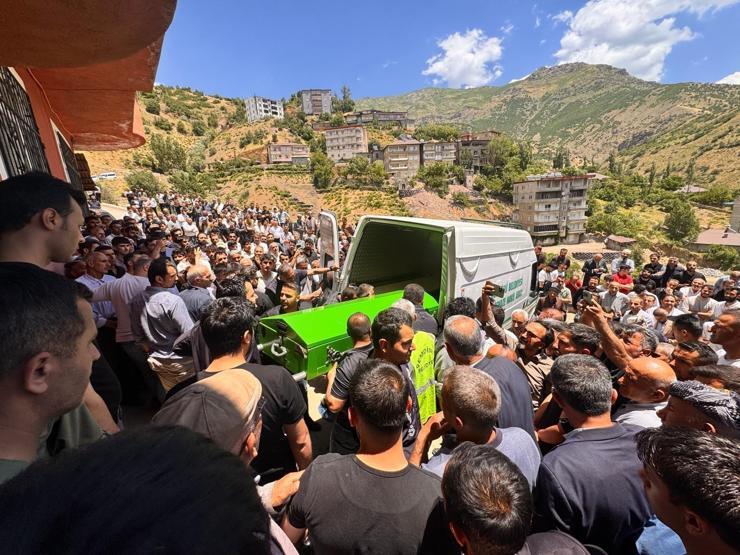 Silahla kayınpederinin evini bastı: 4 ölü