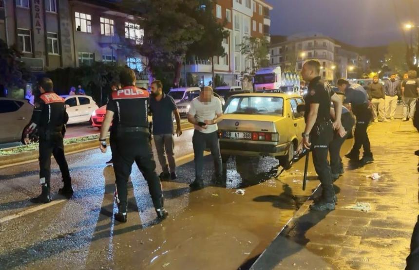 Kızını kaçıran gencin kulağını kesti Polisin müdahalesi facia önledi