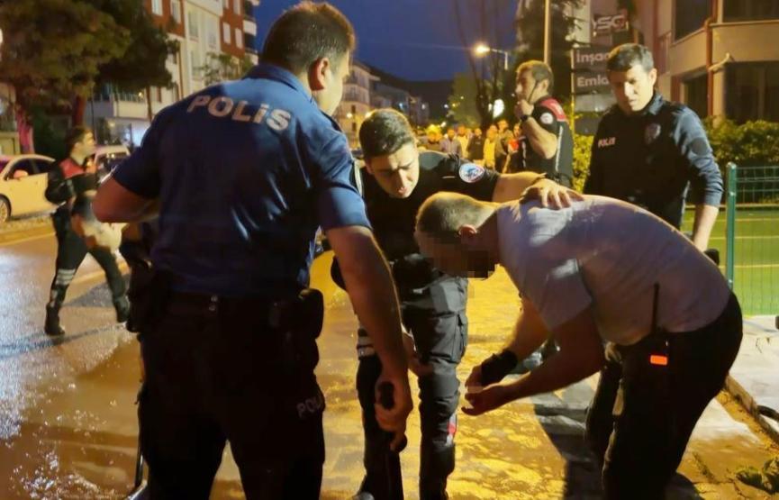 Kızını kaçıran gencin kulağını kesti Polisin müdahalesi facia önledi