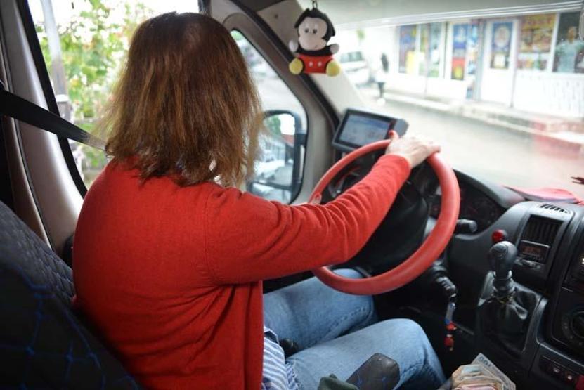 Çocukluk hayali için işinden vazgeçti: O artık dolmuş şoförü
