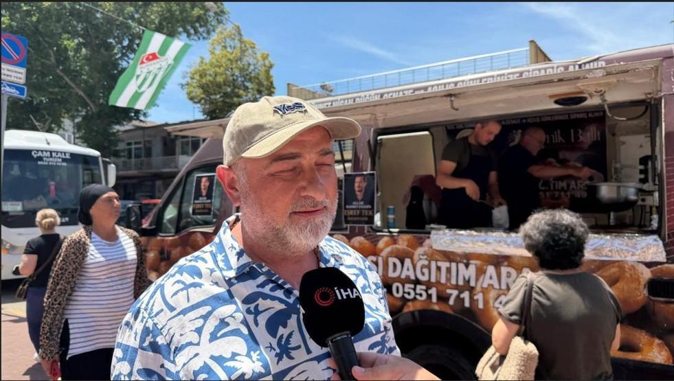 Eşref Tek İçin Lokma Dağıttılar “Allah Kabul Etsin” Sözleri Dikkat Çekti