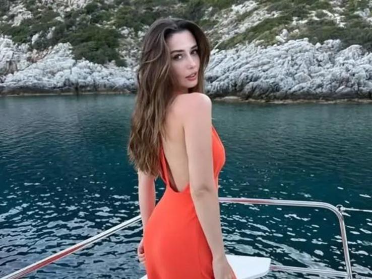 Bir Yıldır Aşk Yaşıyorlar: Can Kızıltuğ ve Afra Karagöz’ün Romantik Kıbrıs Tatili
