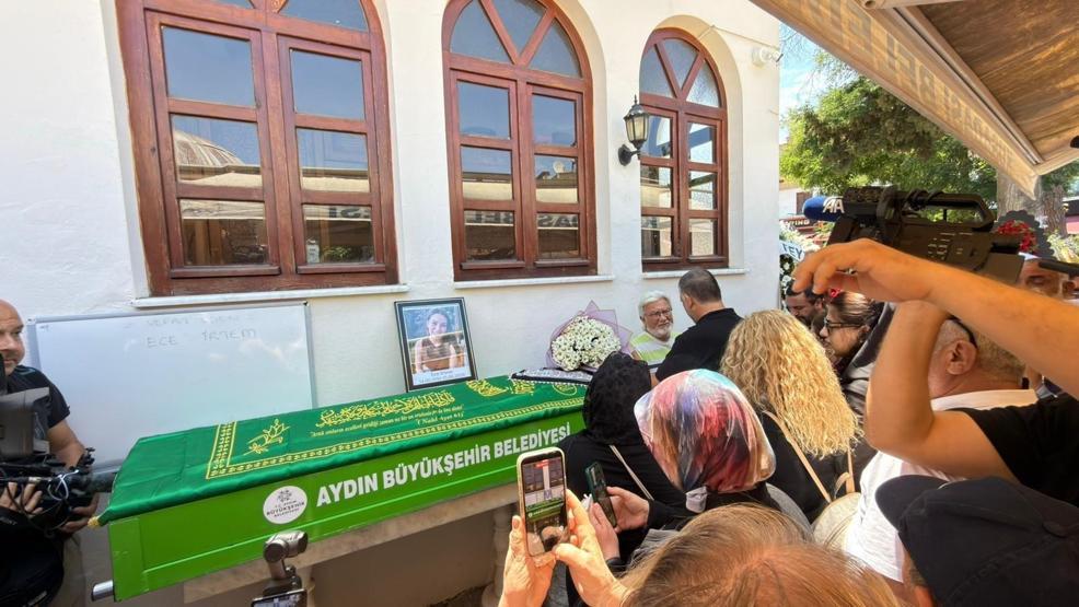 Ece İrteme En Acı Veda Tabutunu Babası Omuzladı