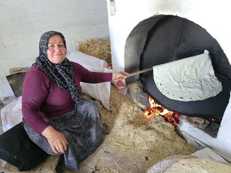 Asırlardır Süregelen Gelenek Yöresel Yufka Ekmek Yapımı Başladı