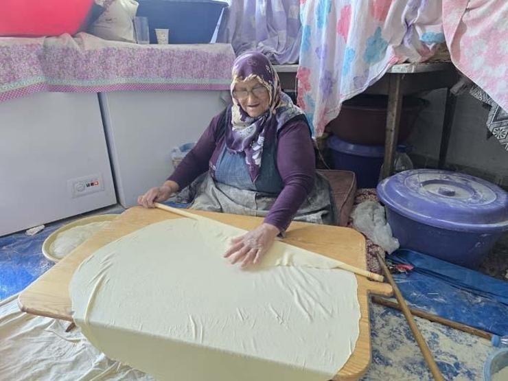 Asırlardır Süregelen Gelenek Yöresel Yufka Ekmek Yapımı Başladı