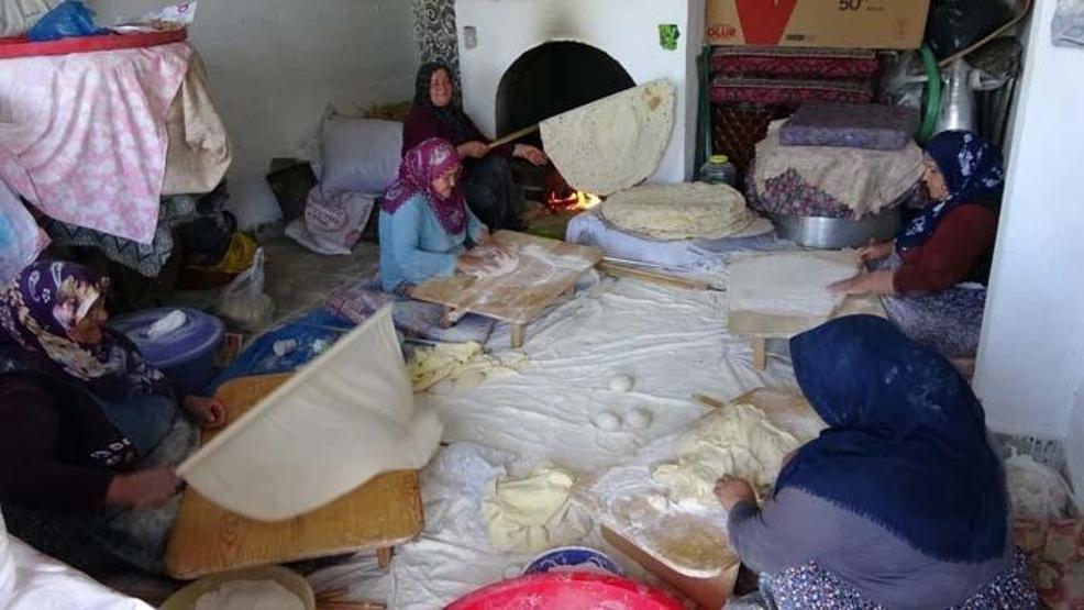 Asırlardır Süregelen Gelenek Yöresel Yufka Ekmek Yapımı Başladı