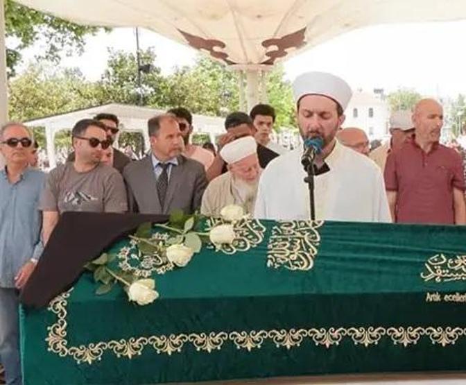 Panter Emel lakaplı Emel Yıldız son yolculuğuna uğurlandı Türkan Şoraydan büyük vefa