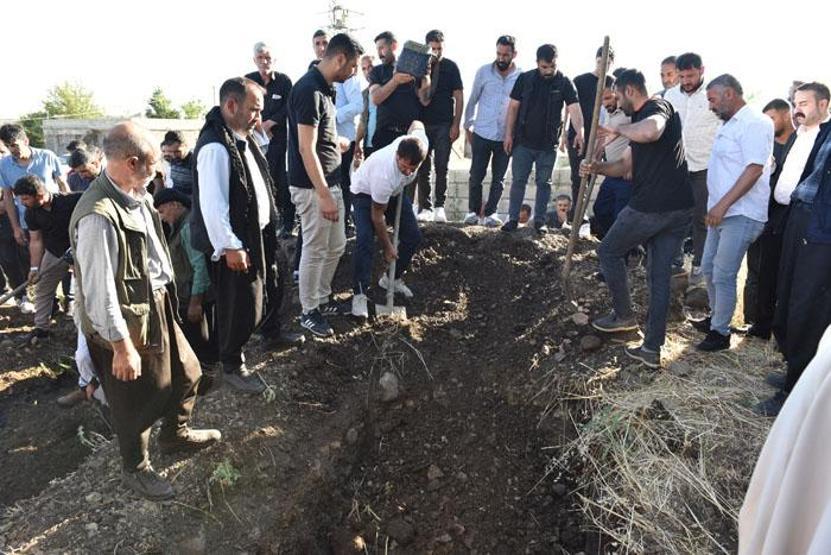 Tarifsiz acı 3 kardeş yan yana toprağa verildi