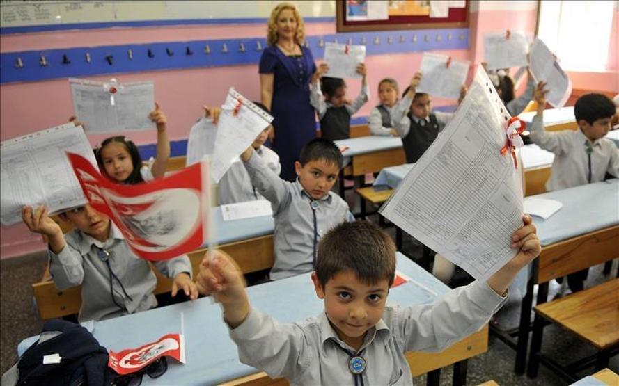KARNE GÜNÜ 2026 NE ZAMAN 2026-2027 Okullar Ne Zaman Açılacak Ara Tatil Tarihleri Neler MEB Takvimi Açıklandı