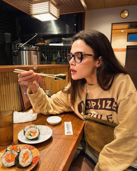 Uzak Şehirin Alyası Sinem Ünsal ile sevgilisi Berk Cankata bakın JAPONYADA AŞKA GELDİLER