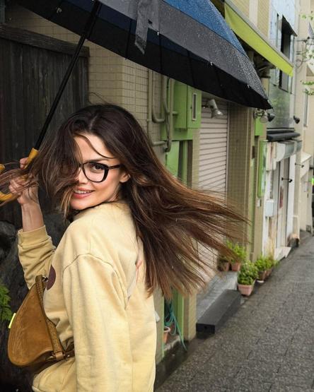 Uzak Şehirin Alyası Sinem Ünsal ile sevgilisi Berk Cankata bakın JAPONYADA AŞKA GELDİLER