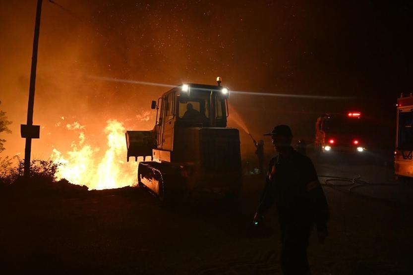 Selanik yakınlarındaki orman yangını fabrikalara sıçradı