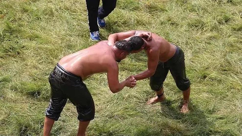 665. KIRKPINAR YAĞLI GÜREŞLERİ CANLI İZLE : 665. Tarihi Kırkpınar Finali Ne Zaman Son 16’ya Kalan Başpehlivanlar Kimler Oldu İşte Kırkpınar Yağlı Güreşleri Canlı Yayın Kanalı ve Programı