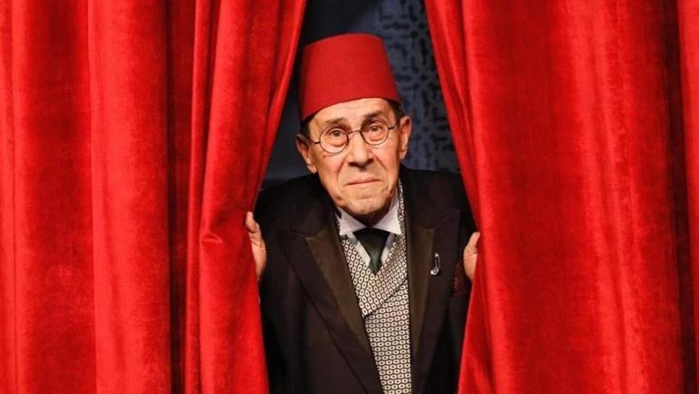 TİYATROYA ADANMIŞ BİR ÖMÜR: Usta Sanatçı Zihni Göktay 81 Yaşında Hayatını Kaybetti Acı Haberi Kızı Duyurdu