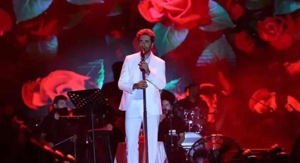 Mahsun Kırmızıgül İskenderun’da 100 bin kişiye konser verdi: “Bu geceyi ömrüm boyunca unutmayacağım”
