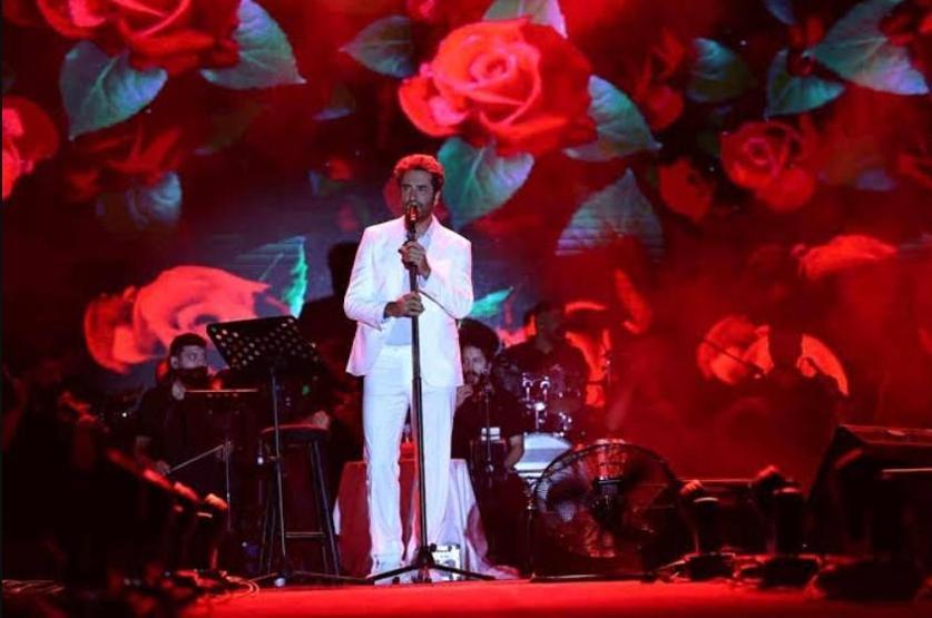 Mahsun Kırmızıgül İskenderun’da 100 bin kişiye konser verdi: “Bu geceyi ömrüm boyunca unutmayacağım”
