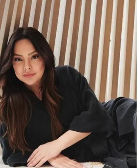 Ebru Gündeş eski halini paylaştı: Estetik iddiaları sonrası dikkat çeken paylaşım