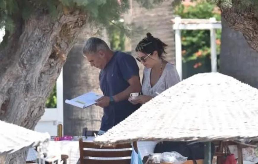 Ersun Yanal ailesiyle Bodrum keyfinde