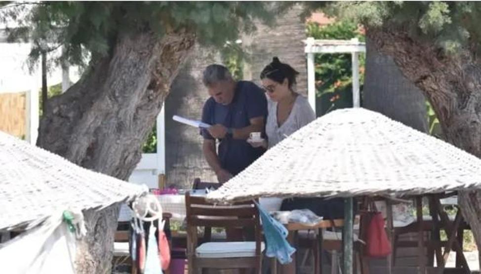 Ersun Yanal ailesiyle Bodrum keyfinde
