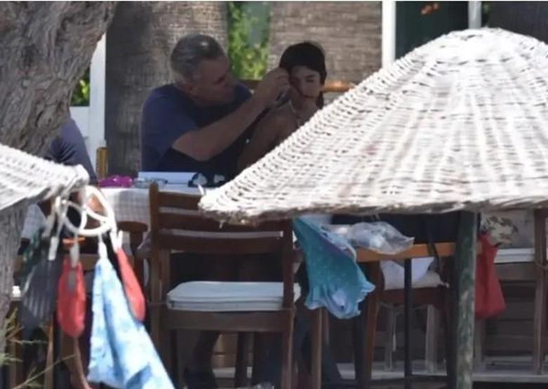 Ersun Yanal ailesiyle Bodrum keyfinde