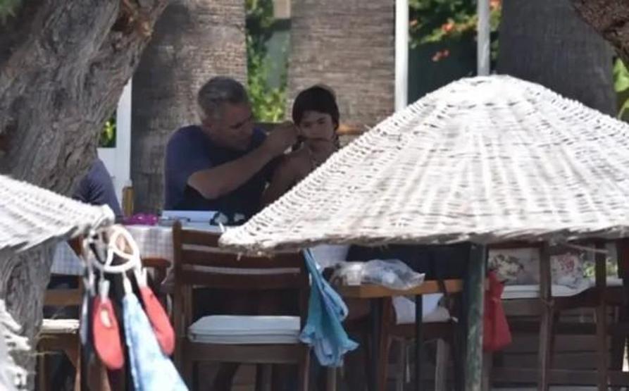 Ersun Yanal ailesiyle Bodrum keyfinde