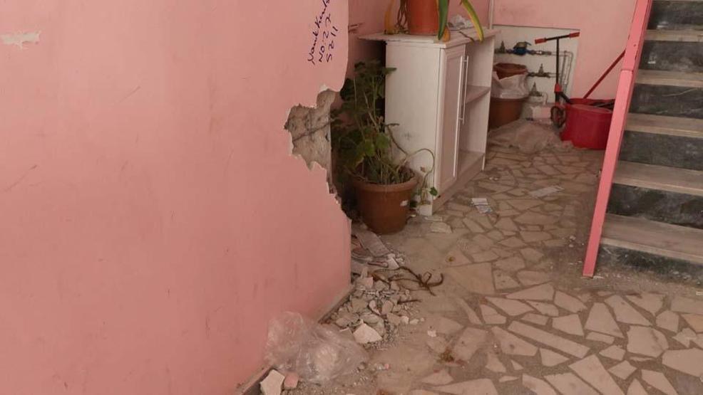 Bile bile lades: Mühürlenen riskli binada oturmaya devam ediyorlar