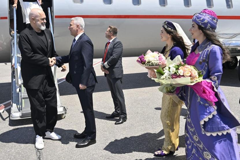 Ankaradaki NATO Zirvesine kıyafetiyle damga vurdu