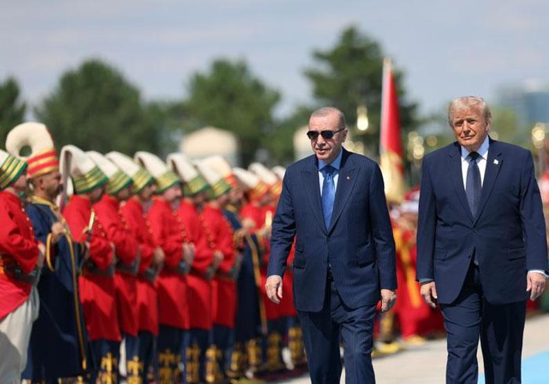 Diplomasinin kalbi Ankarada atıyor: Tarihi zirve dünya basınında manşet
