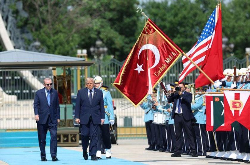 Diplomasinin kalbi Ankarada atıyor: Tarihi zirve dünya basınında manşet