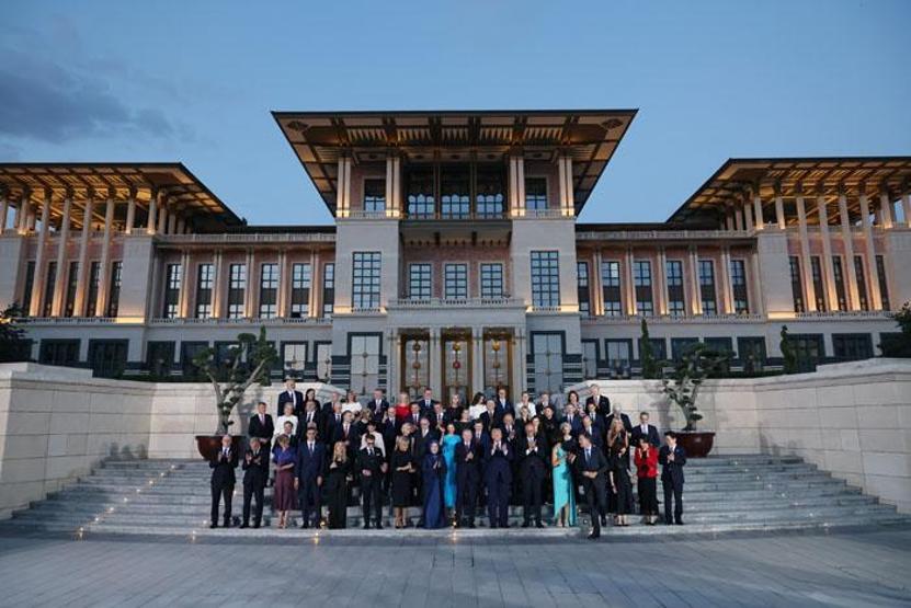 Diplomasinin kalbi Ankarada atıyor: Tarihi zirve dünya basınında manşet