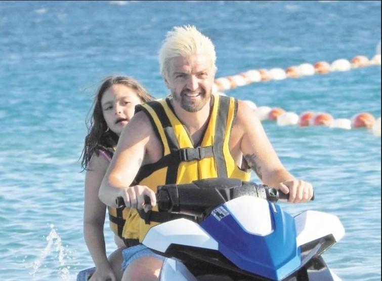 Plajlar renklendi Ünlü isimler yaz sezonunu açtı