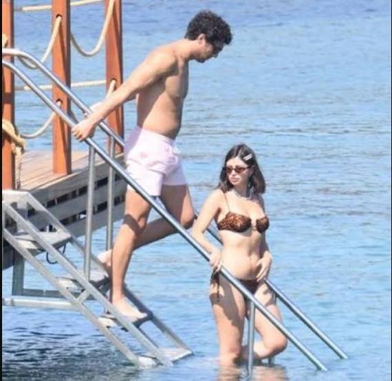 Zeynep Atılgan ve Ali Öner Bodrum dönüşü havalimanında görüntülendi