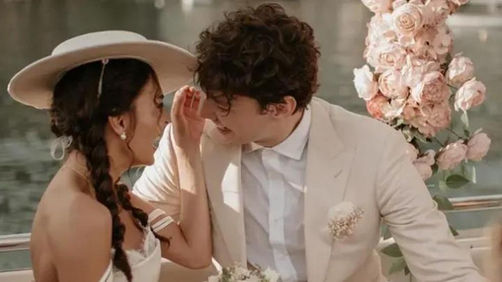 Ebru Şahinden romantik evlilik yıl dönümü kutlaması