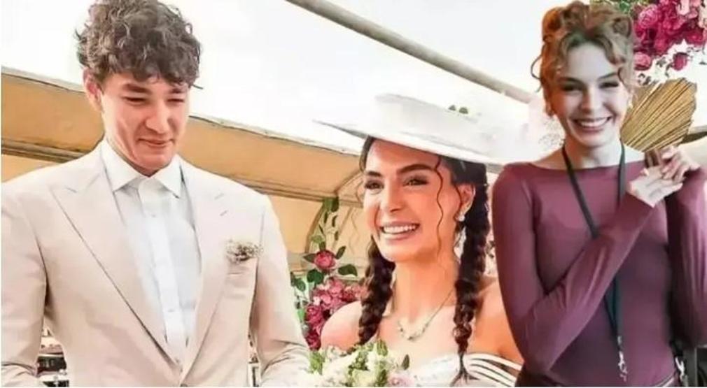 Ebru Şahinden romantik evlilik yıl dönümü kutlaması