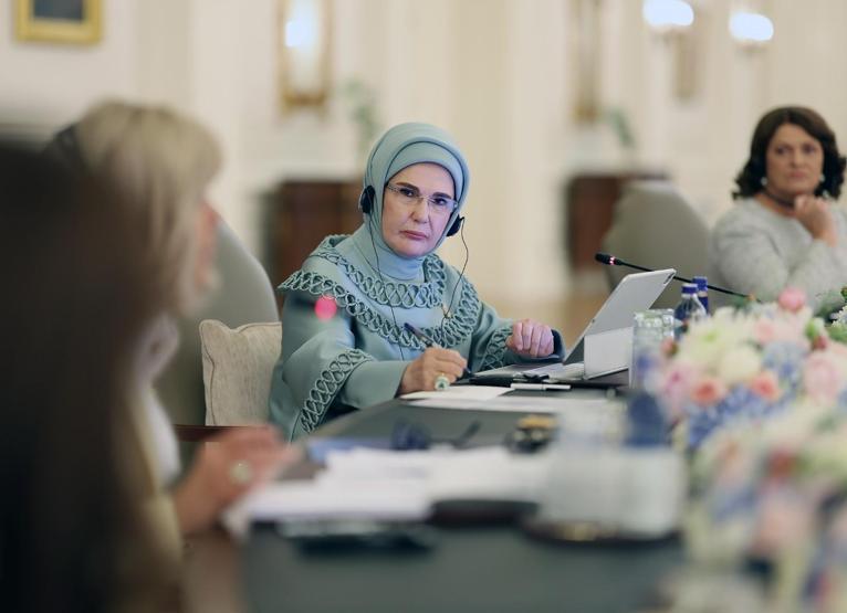 Emine Erdoğan, lider eşleriyle Çankaya Köşkünde bir araya geldi