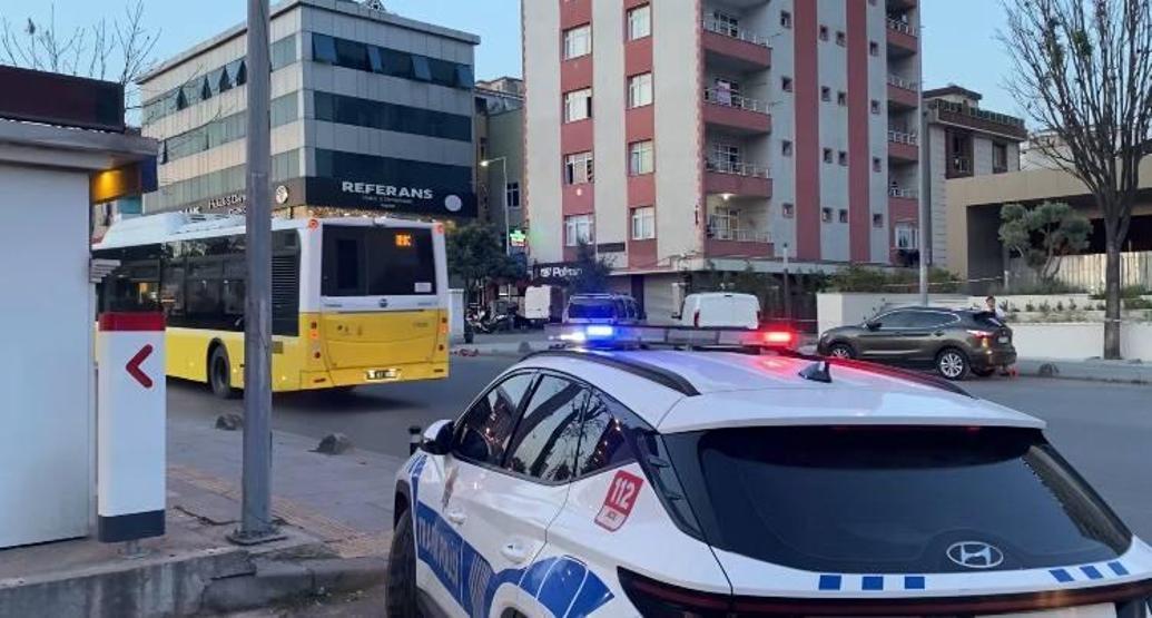 Otomobille akaryakıt istasyonu marketine daldı