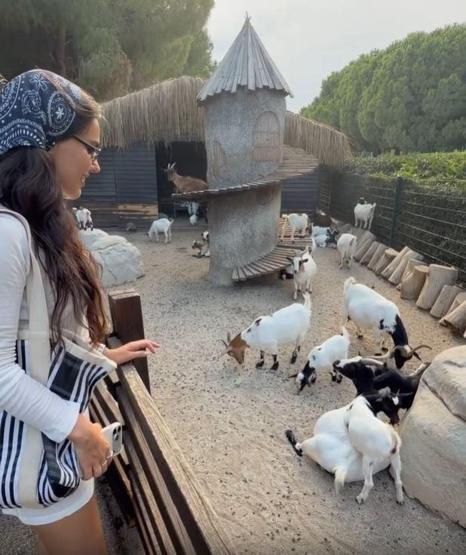 Özgü Kayadan tatil pozu Beğeni butonu çöktü