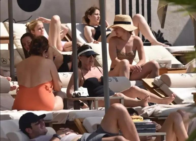 Nebahat Çehre tatil sezonunu açtı Bodrum’da görüntülendi