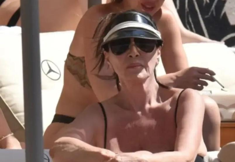 Nebahat Çehre tatil sezonunu açtı Bodrum’da görüntülendi