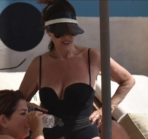 Nebahat Çehre tatil sezonunu açtı Bodrum’da görüntülendi