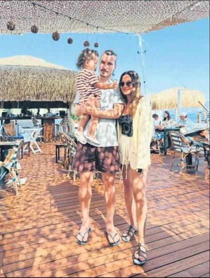 Futbol sahalarındaki dostluk tatilde de devam ediyor Cenk Tosun, Çağlar Söyüncü ve Necip Uysal aileleriyle aynı rotada