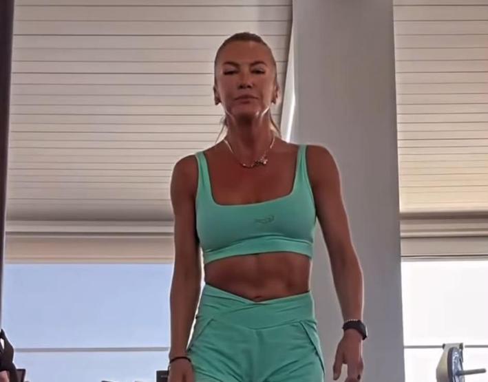 Ivana Sertten ‘kas’ şov FİT GÖRÜNÜMÜ DİKKAT ÇEKTİ
