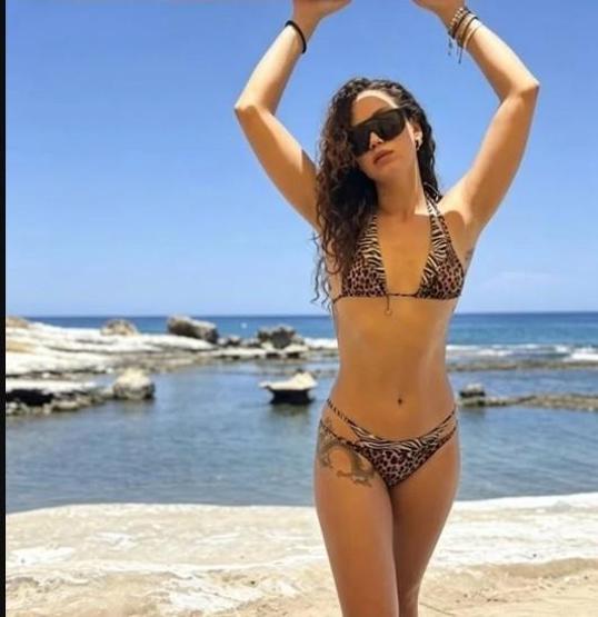 Plajlar renklendi Ünlü isimler yaz sezonunu açtı