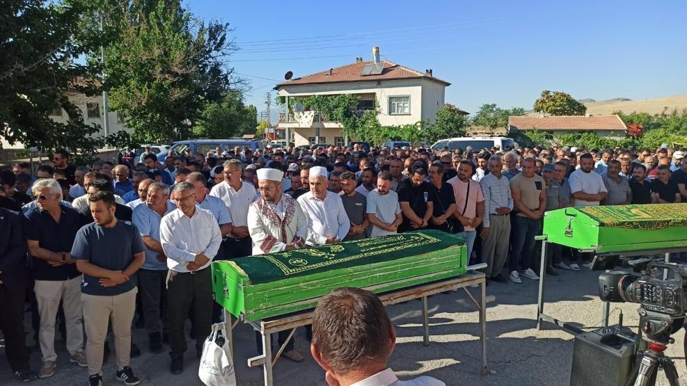Erten ailesinin öldüğü kazada kahreden detay Küçük kızın son sözü kahretti