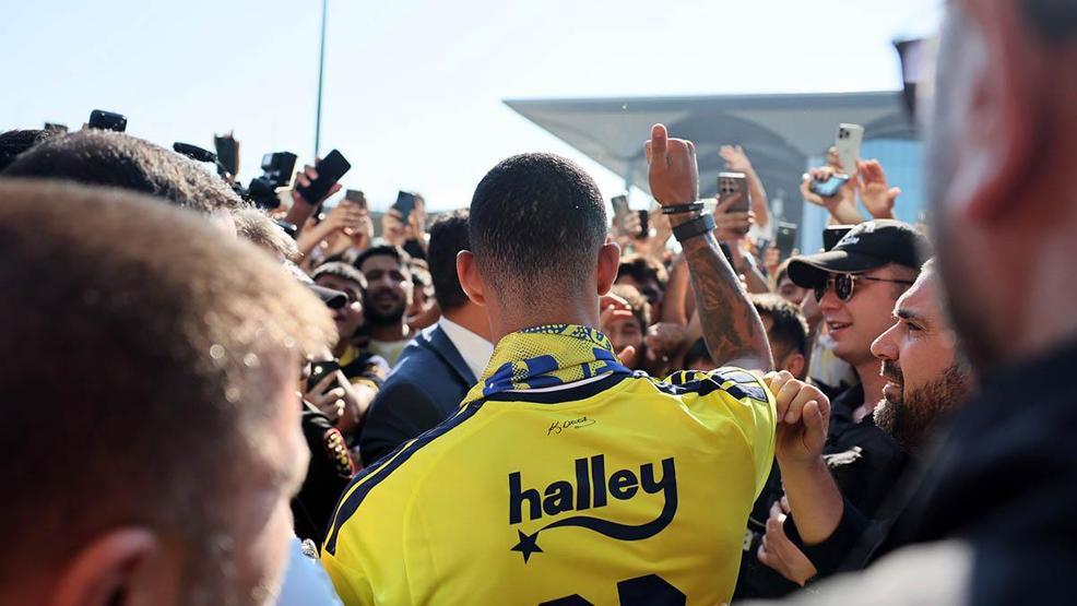 Fenerbahçede 7 futbolcunun bileti kesildi