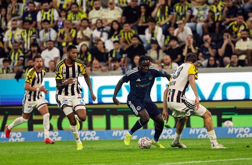 Fenerbahçede 7 futbolcunun bileti kesildi