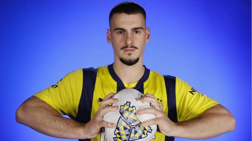 Fenerbahçede 7 futbolcunun bileti kesildi