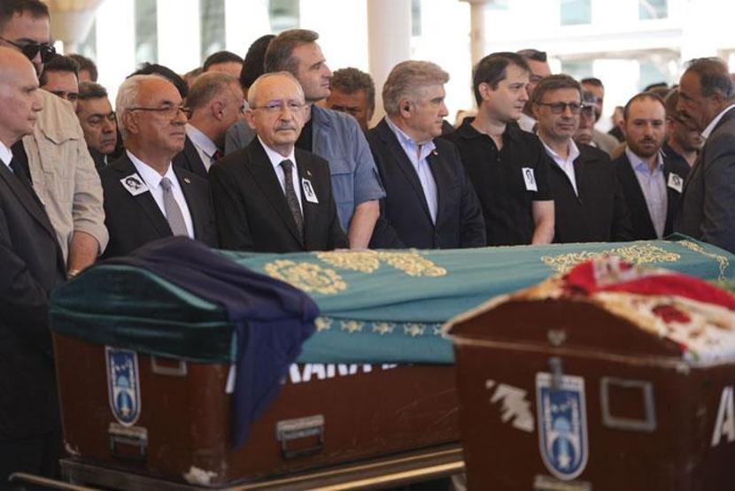 CHPde tansiyon yükseliyor: 1 parti 2 genel başkan