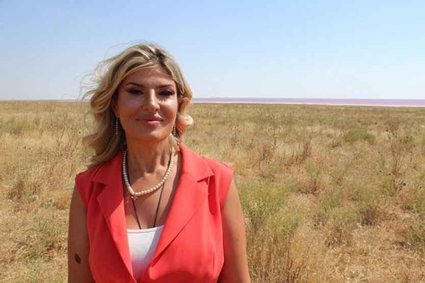 Doğa ana sanatını konuşturdu: Tuz Gölü pembeye büründü